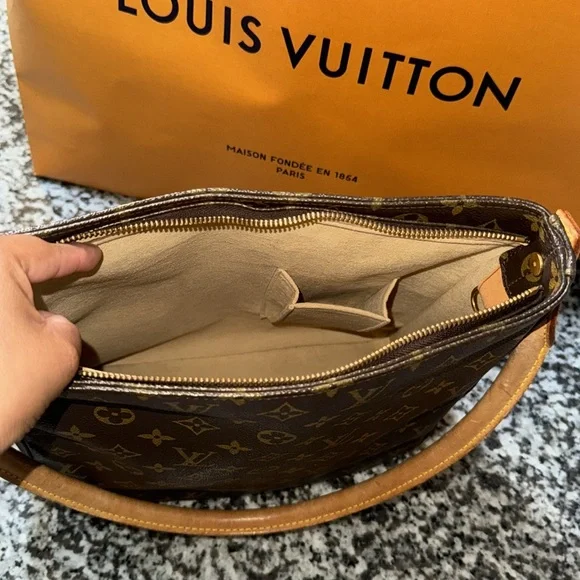 LOUIS VUITTON 
Monogram Looping MM - Picture 4 of 9